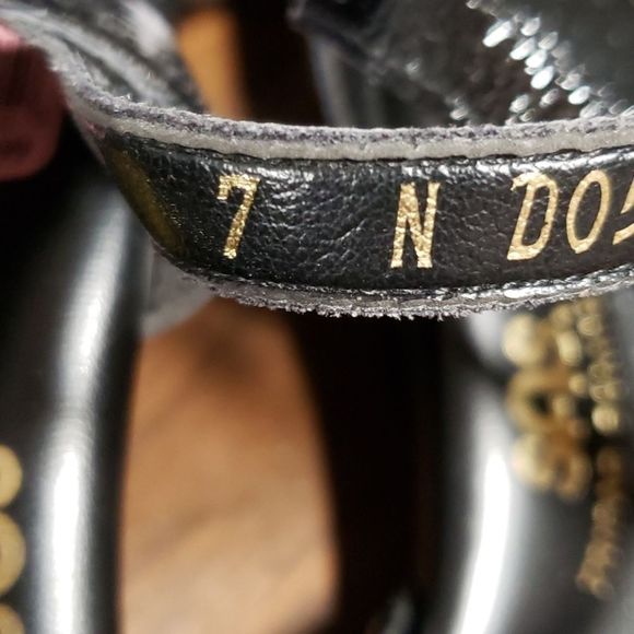 SAS Strappy Patent Leather Wedge Heel Sandals Size 7N - Picture 7 of 7